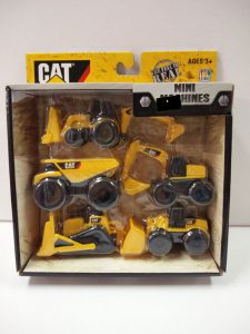 טרקטורים ומשאיות של CAT קטנים